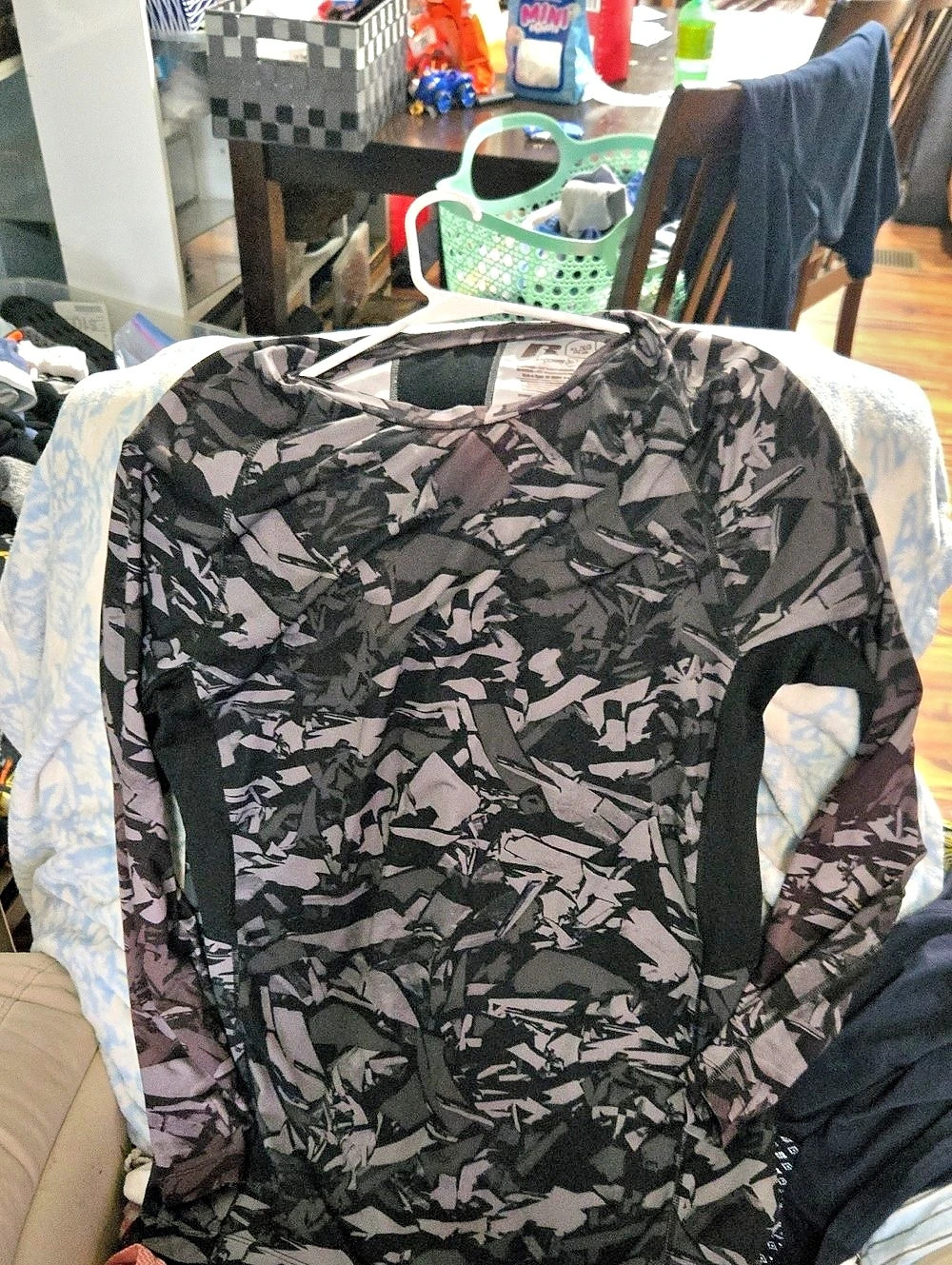 Champion Camo Long Sleeve Top in Black & Gray XL Like New